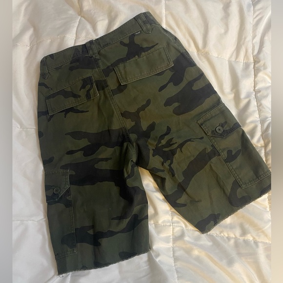 ARITZIA: TNA Camo Cargo Shorts 💚 🤎 Dayton Short - Picture 2 of 3